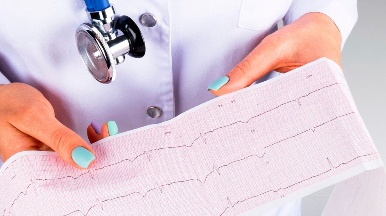 People with high blood pressure need to use an electrocardiogram to monitor their heart condition